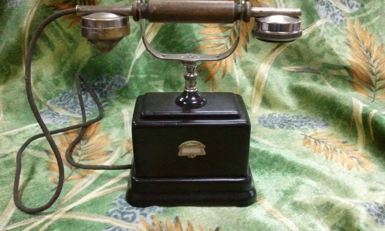 Настольный телефонный аппарат — 1924г.