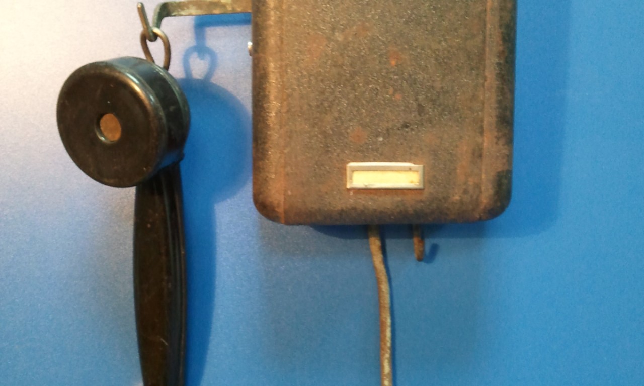 Стенной телефонный аппарат. 1940г.
