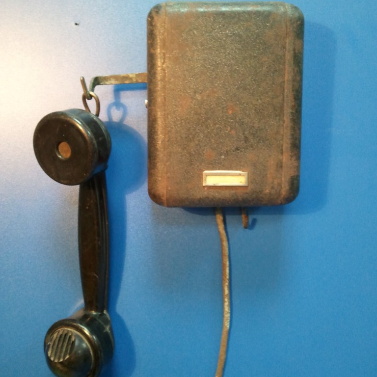 Стенной телефонный аппарат. 1940г.