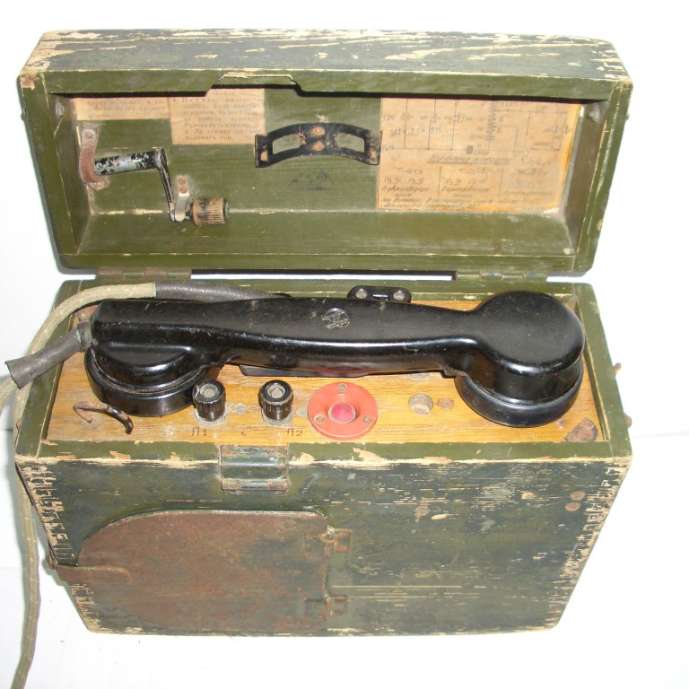 Полевой телефон УНА-ФИ-43 образца 1943 года.