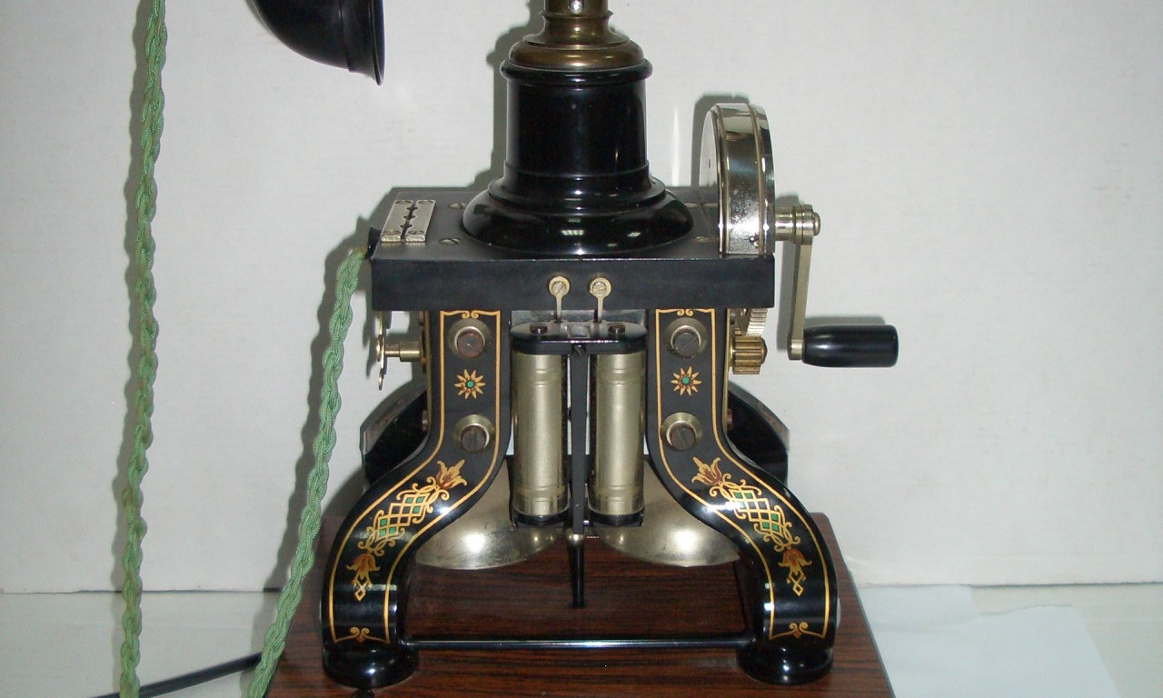 Телефон Ericsson — модель 1892г. — юбилейный выпуск.