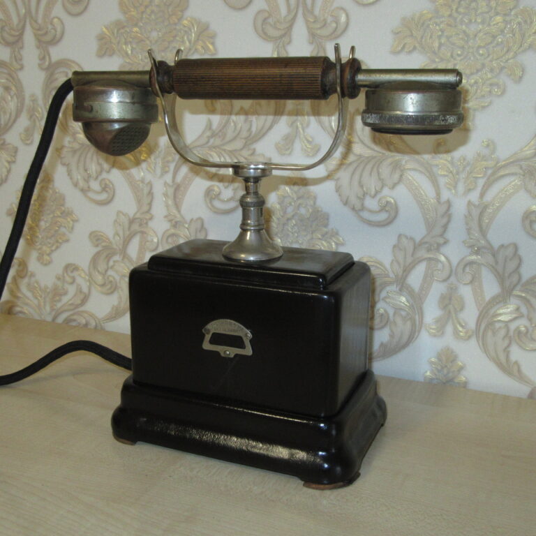 Настольный телефонный аппарат.1924г.