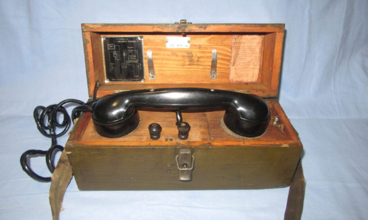 Старинный поездной телефон. 1942г. Оригинал.